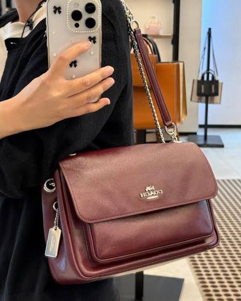 COACH BAG in Burgundy