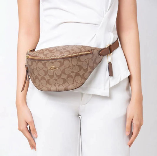 Coach belt bag in signature canvas